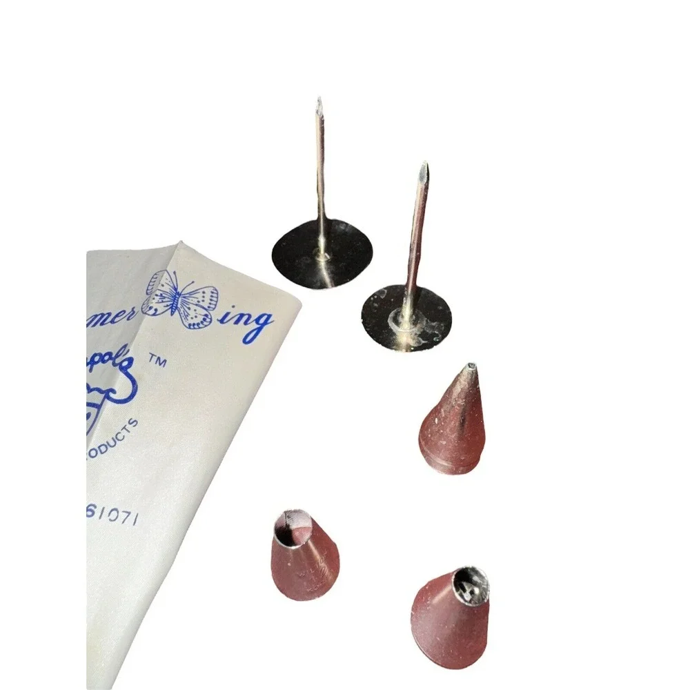 Happy Face Products Pastry Bag Variety Of Tips Vintage Cake Decorating 20 items